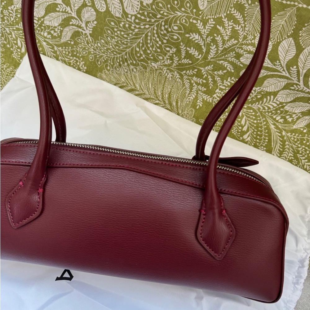 Alaïa Burgundy Leather Shoulder Bag - Picture 4 of 10